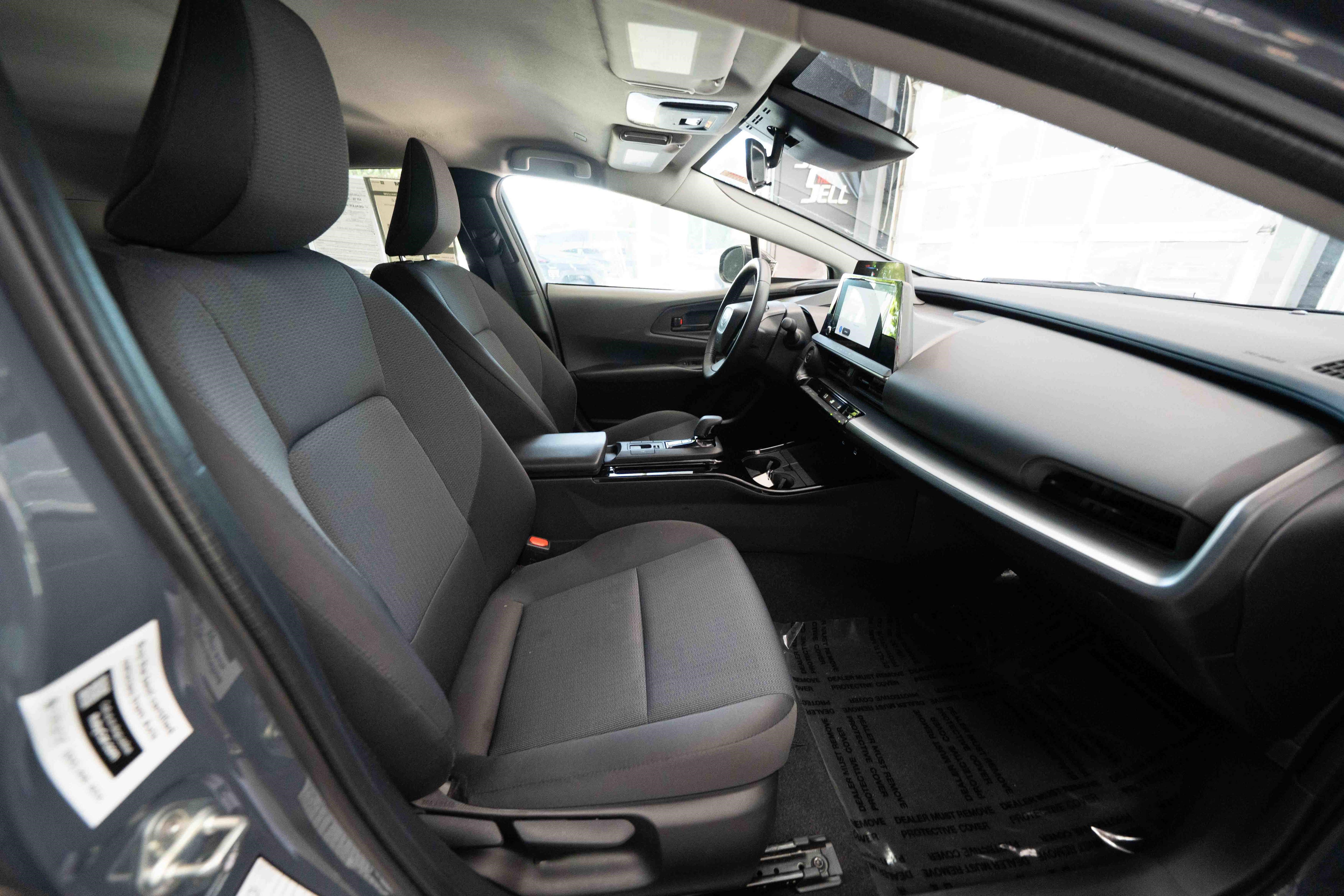 Used 2025 Toyota Prius LE FWD image 26