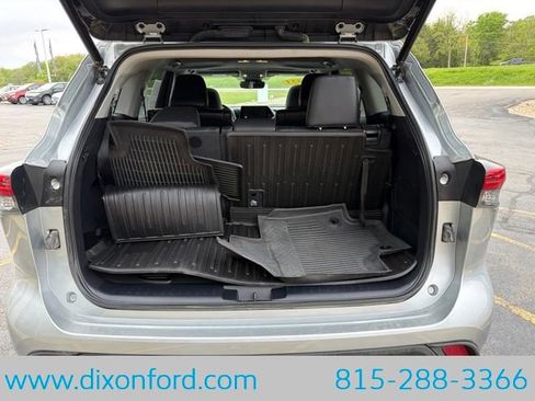 Used 2023 Toyota Highlander XLE AWD/4WD image 27