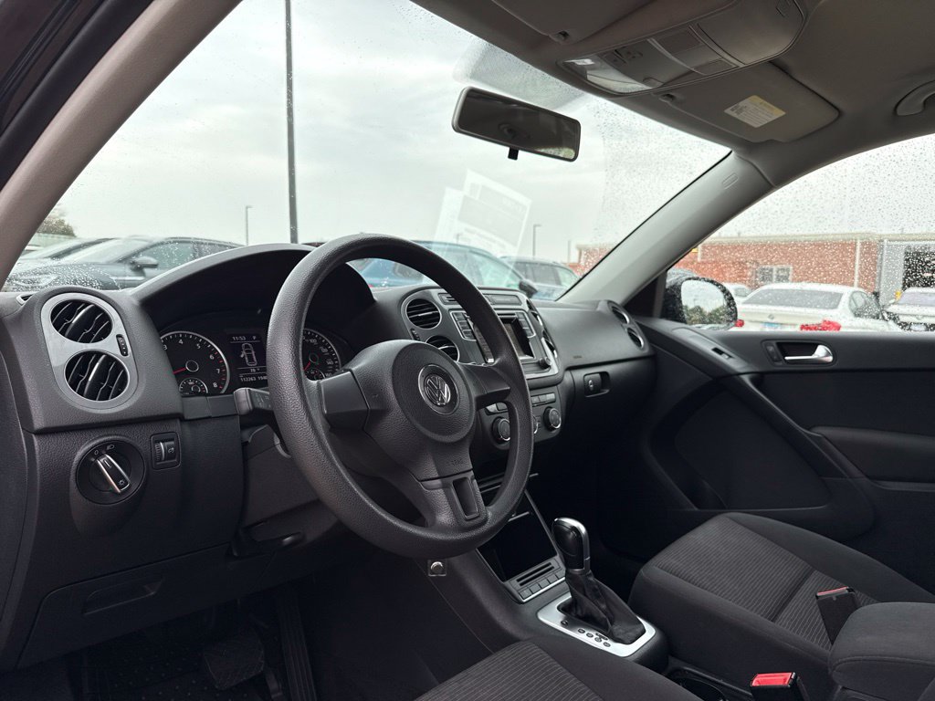 Used 2017 Volkswagen Tiguan S FWD image 4