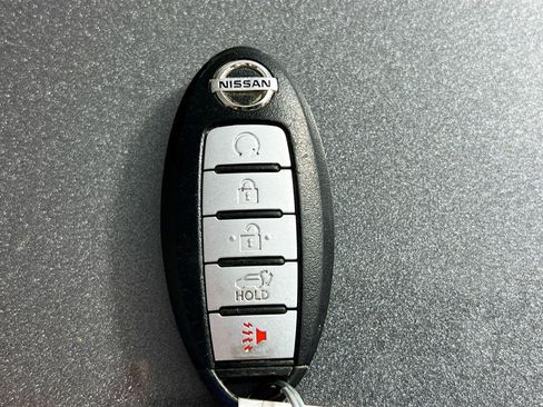 Used 2018 Nissan Rogue SV image 33