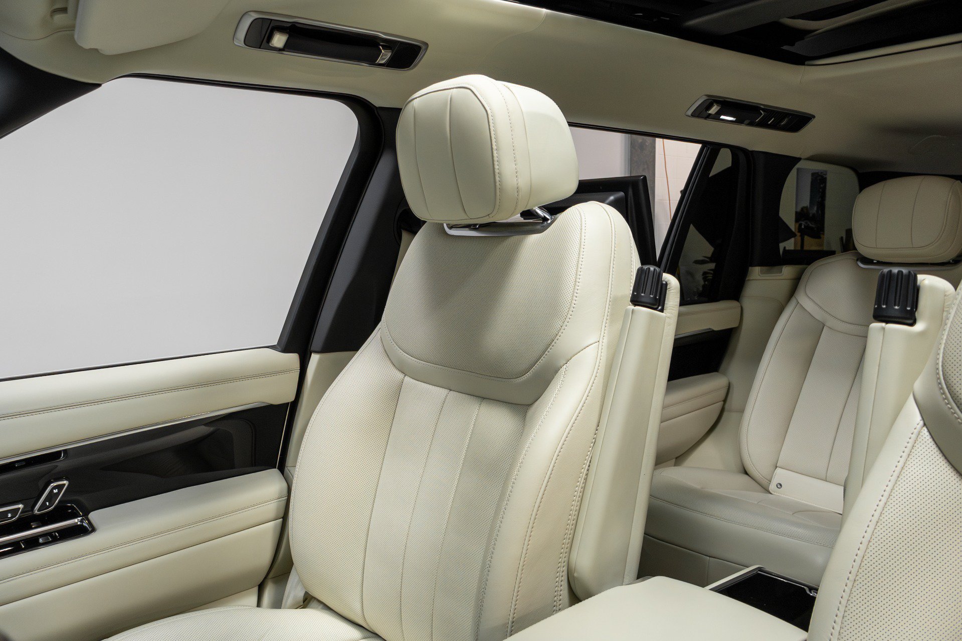 Used 2023 Land Rover Range Rover Long Wheelbase Autobiography AWD/4WD image 9