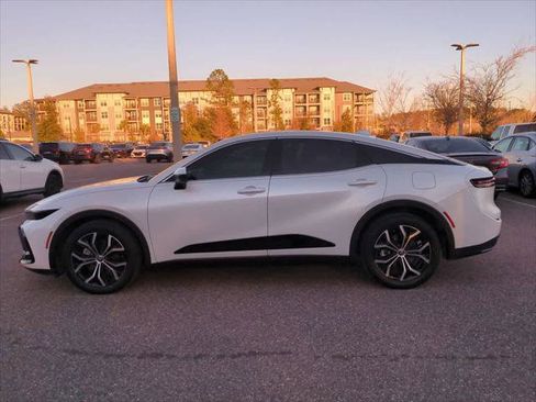 Certified 2023 Toyota Crown XLE image 3