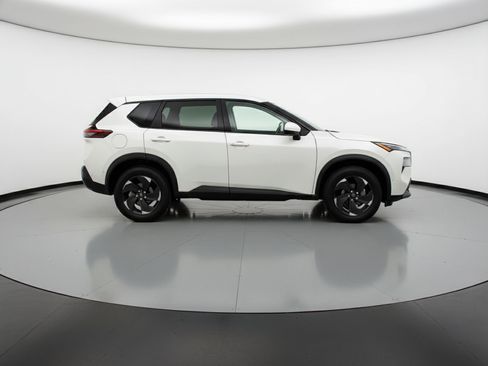 Used 2025 Nissan Rogue SV FWD image 11