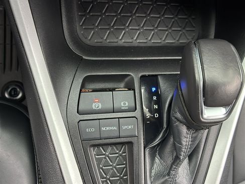 Used 2021 Toyota RAV4 XLE Premium image 28