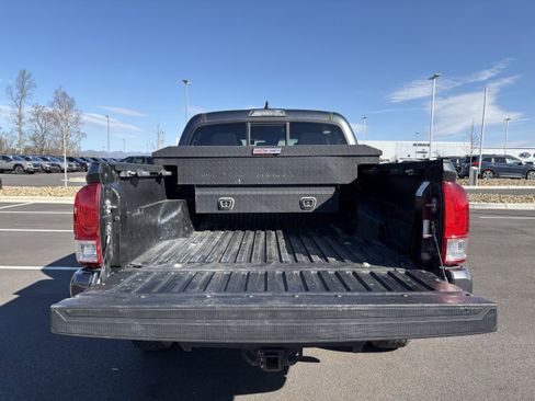 Used 2020 Toyota Tacoma SR image 11