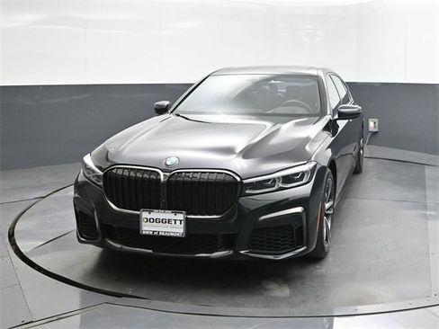 Used 2022 BMW 740i xDrive w/ M Sport Package image 30