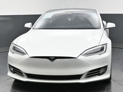Used 2020 Tesla Model S Long Range Plus image 6