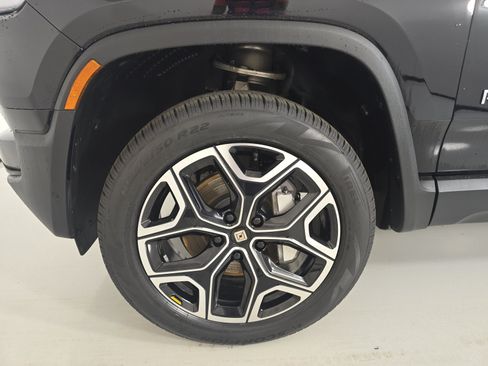 Used 2025 Rivian R1S Adventure AWD/4WD image 9