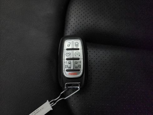 Used 2024 Chrysler Pacifica Touring-L image 60