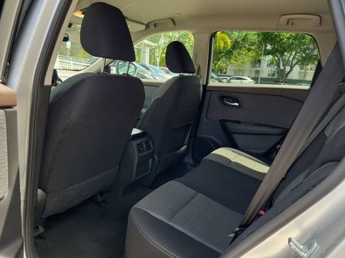 Used 2023 Nissan Rogue SV image 7