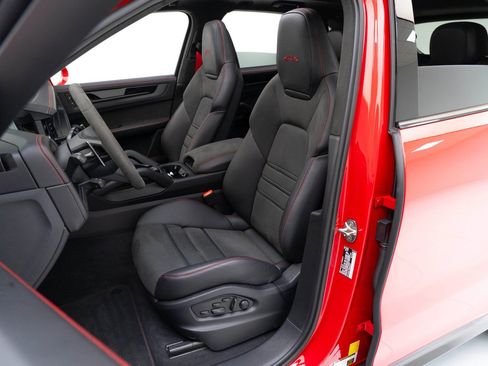 Used 2025 Porsche Cayenne GTS image 5