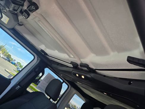 Used 2025 Jeep Wrangler Sahara image 14