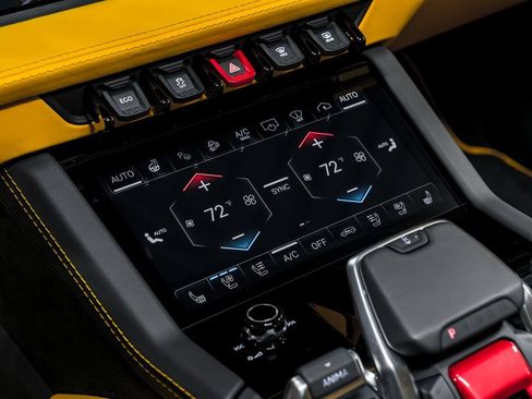 Used 2025 Lamborghini Urus S AWD/4WD image 28