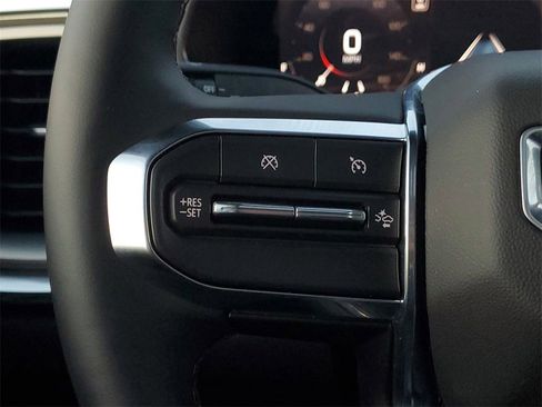 Used 2025 GMC Canyon Denali image 16