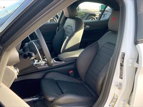 New 2024 Alfa Romeo Giulia Quadrifoglio image 9