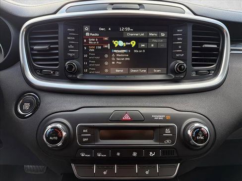 Used 2019 Kia Sorento SX image 19