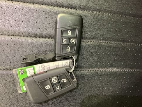 Used 2022 Volkswagen Tiguan SE R-Line AWD/4WD image 74