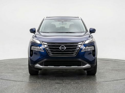 Used 2025 Nissan Rogue SV AWD/4WD image 2