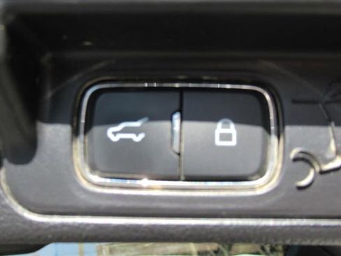 Used 2020 Ford Explorer Limited image 35