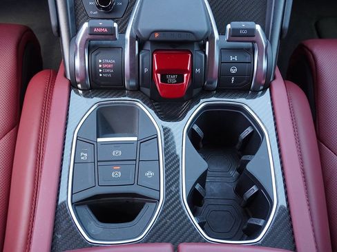 Used 2022 Lamborghini Urus AWD/4WD image 57