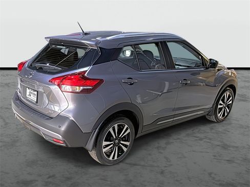 Used 2020 Nissan Kicks SR image 4