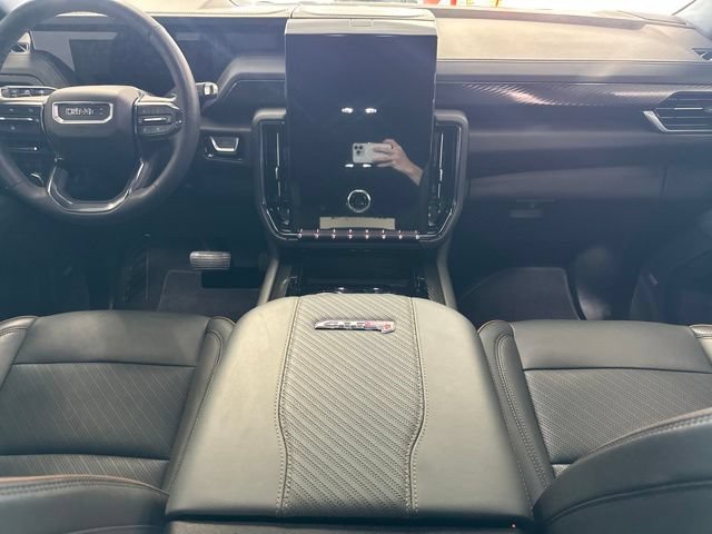 Used 2025 GMC Yukon AT4 w/ Premium Trailering Package AWD/4WD image 3