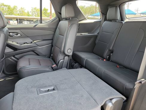 Used 2023 Chevrolet Traverse High Country FWD image 8