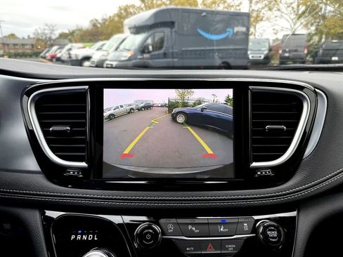 New 2026 Chrysler Pacifica Limited image 19