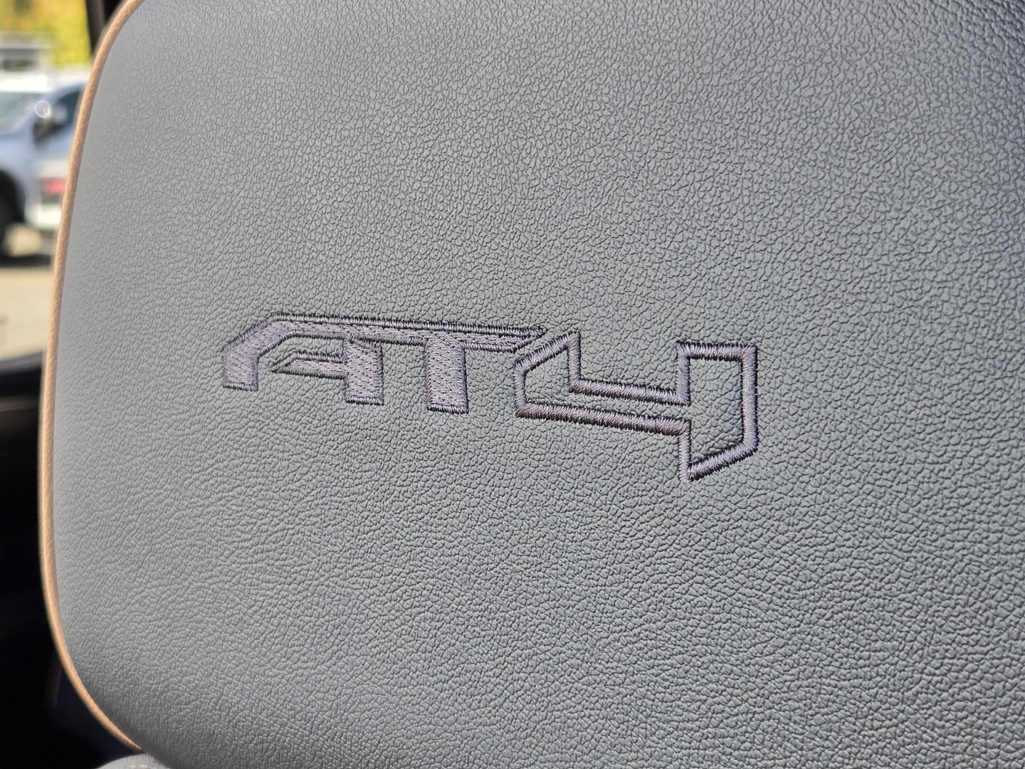 Used 2024 GMC Yukon AT4 AWD/4WD image 14