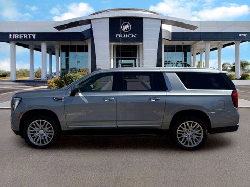Used 2025 GMC Yukon XL Denali AWD/4WD image 7