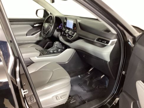 Used 2022 Toyota Highlander XLE AWD/4WD image 42