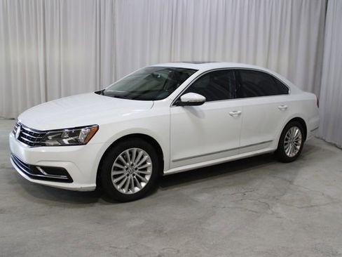 Used 2017 Volkswagen Passat 1.8T SE FWD image 27