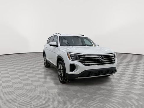 Used 2025 Volkswagen Atlas SE image 2