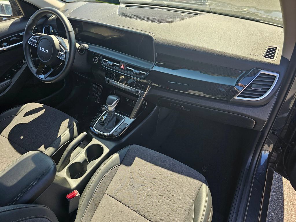 Used 2025 Kia Seltos S FWD image 11