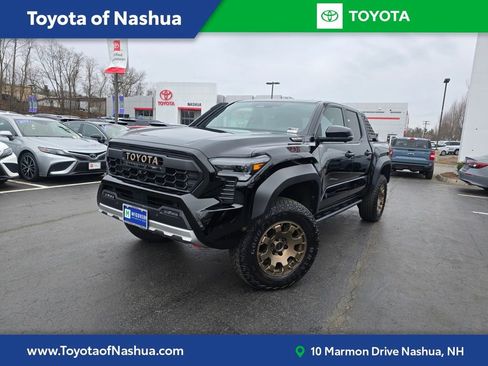 Used 2025 Toyota Tacoma Trailhunter image 1