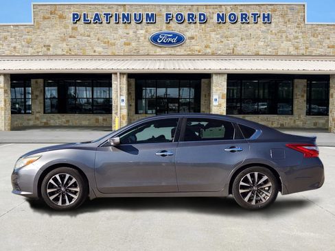 Used 2016 Nissan Altima 2.5 SV image 3