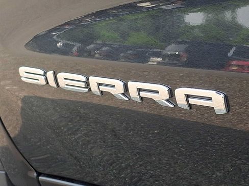 Used 2025 GMC Sierra 1500 SLT AWD/4WD image 30