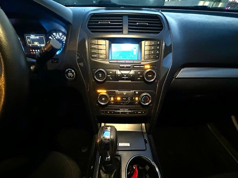 Used 2018 Ford Explorer XLT image 17