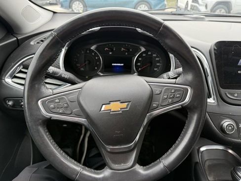 Used 2018 Chevrolet Malibu LT image 9