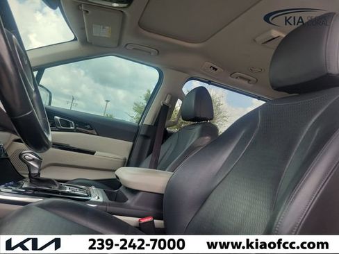 Used 2022 Kia Carnival SX Prestige FWD image 25