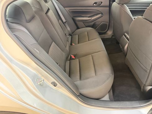 Used 2025 Nissan Altima 2.5 SV FWD image 29