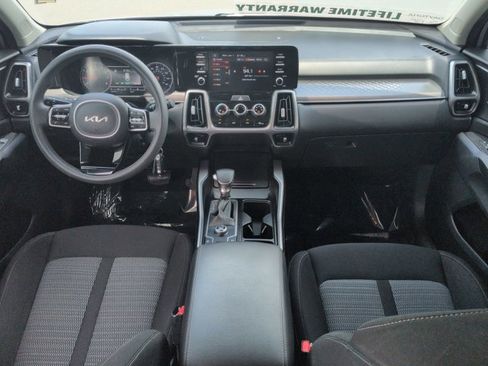 Used 2022 Kia Sorento LX FWD image 16