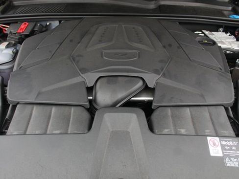 Certified 2025 Porsche Cayenne image 16