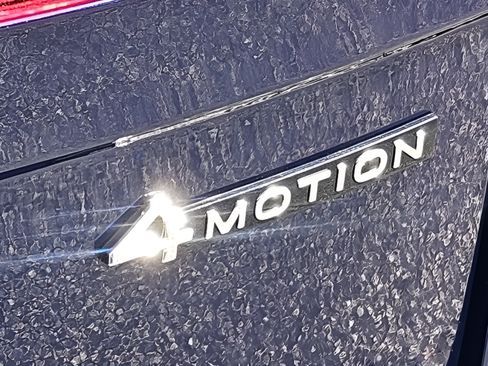 Certified 2024 Volkswagen Tiguan SEL R-Line AWD/4WD image 34