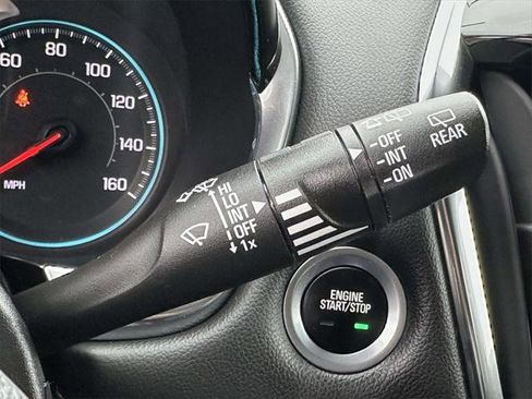 Used 2021 Chevrolet Traverse LT image 36