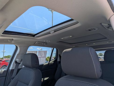 Certified 2023 GMC Acadia SLE w/ Driver Convenience Package FWD image 18