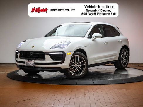 Certified 2025 Porsche Macan AWD/4WD image 1
