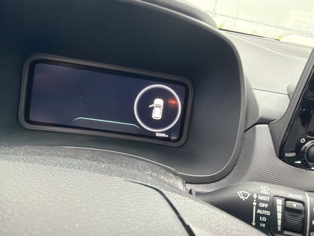 Used 2022 Hyundai Kona Limited AWD/4WD image 9