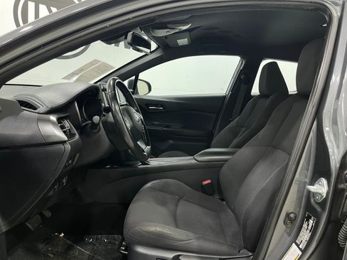 Used 2018 Toyota C-HR XLE image 11