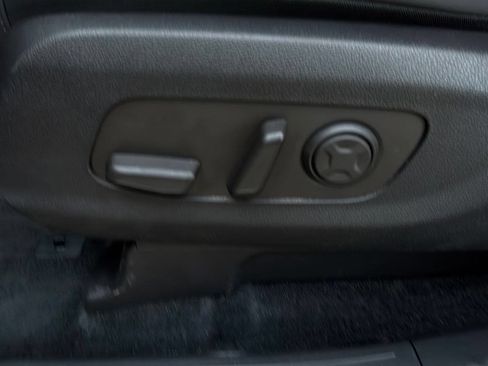 Used 2026 Kia Carnival FWD image 11